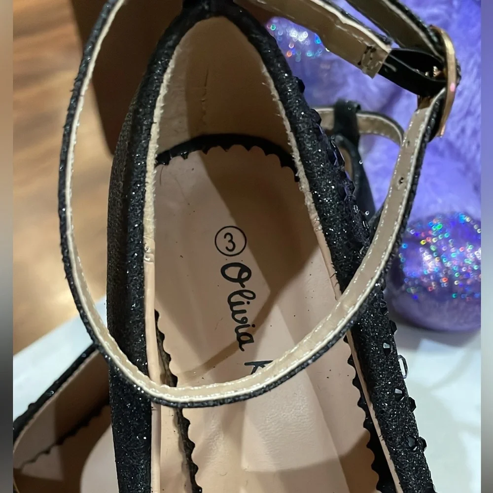 🎀 OLIVIA K Girls SZ 3 “NEW” Black glitter Rhinestone wedges w side ankle Straps